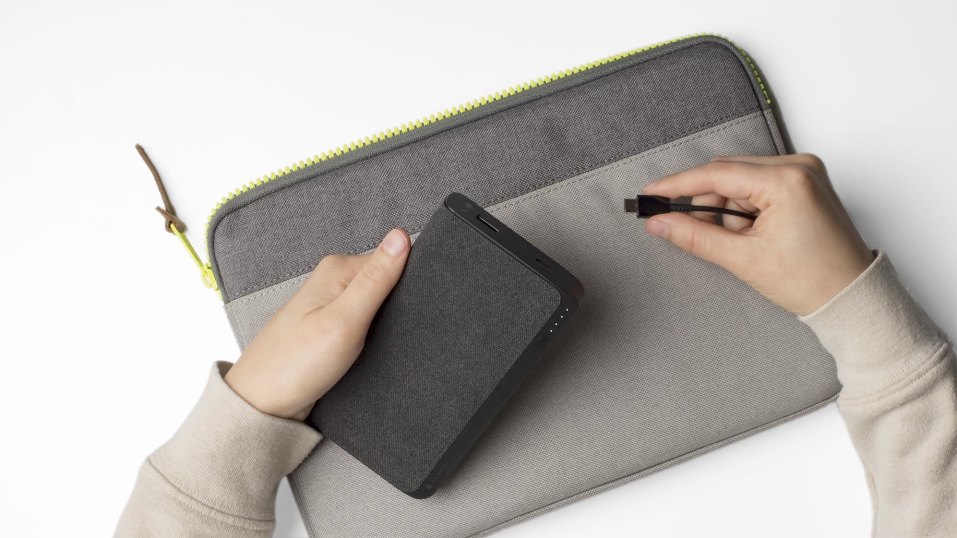 Mophie XXL Charger - Case