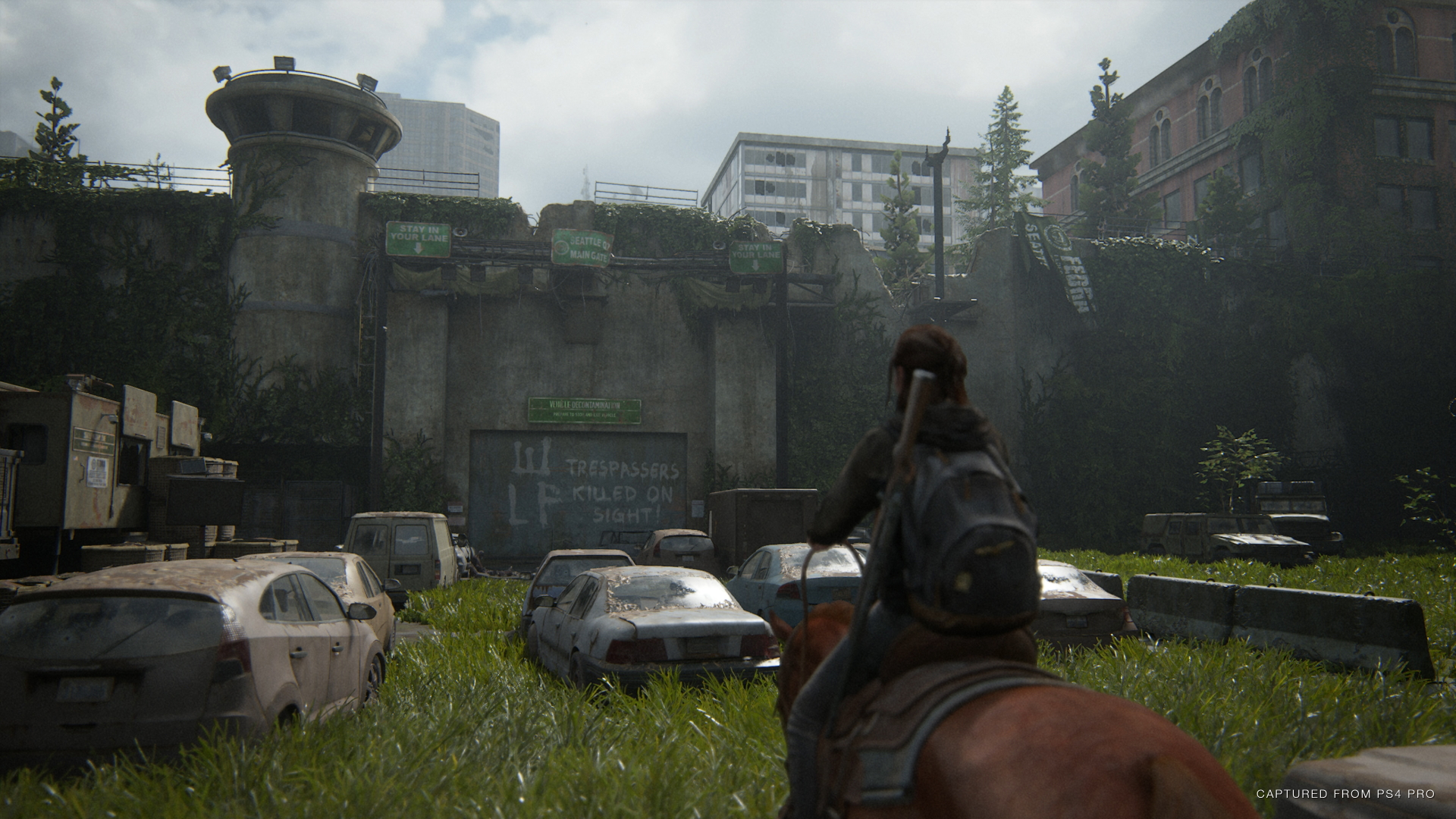 The Last of Us Part II: semi-open world hub screenshot