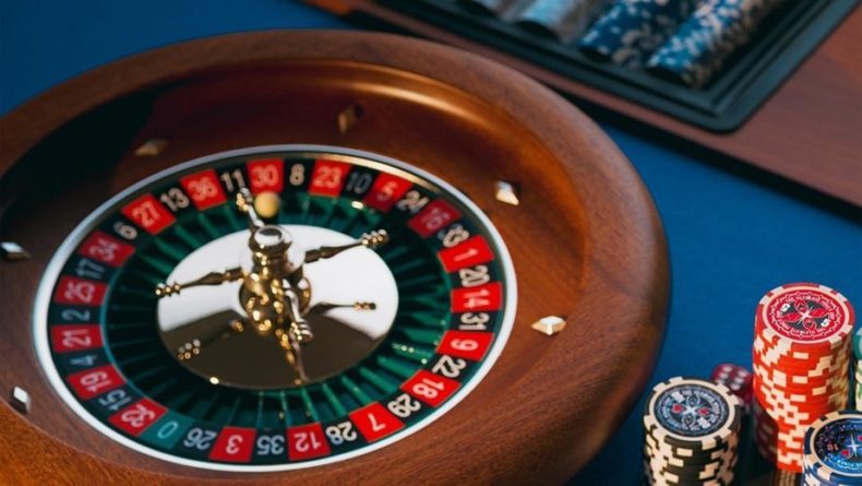 Tips to Consider to Play Wisely in Online Casinos